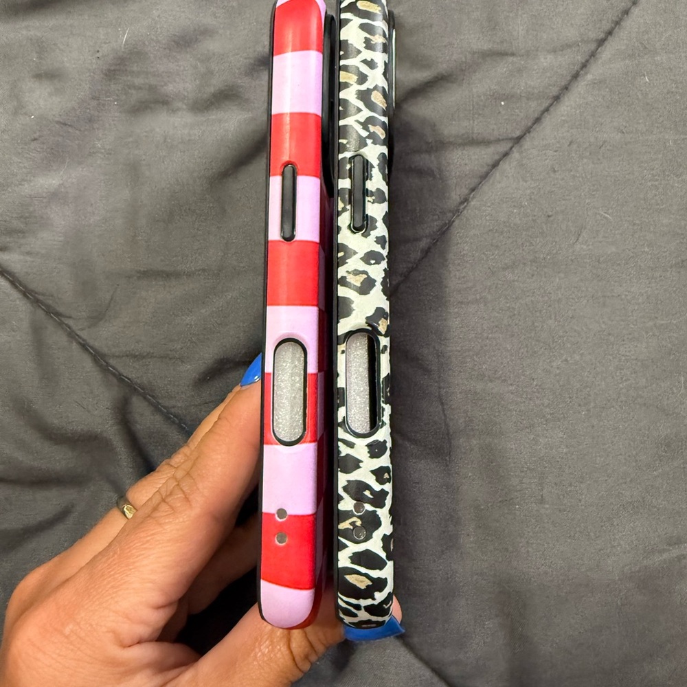 Stylish Red Checkered and Leopard Print Phone Cases iPhone 16 pro - Picture 2 of 3